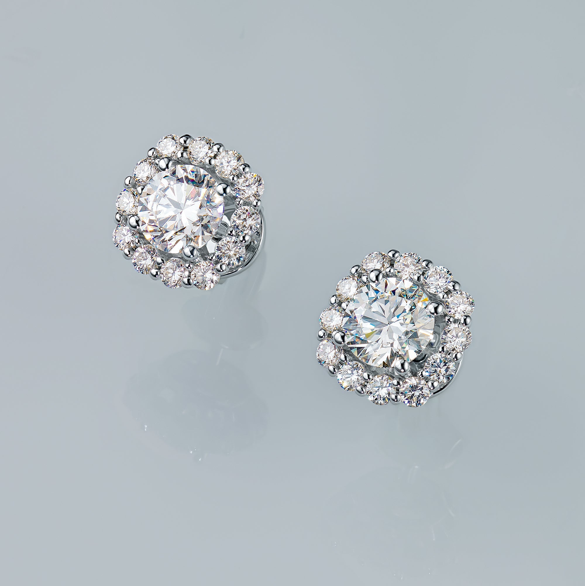 White Gold Earring Studs with 26 Round-Cut Lab-Created Diamonds 2.63